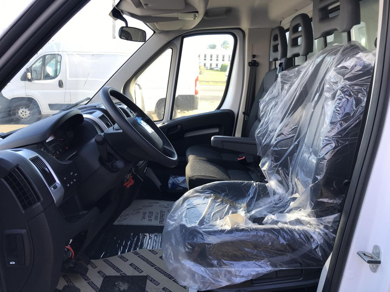 FIAT DUCATO 3T5 CAISSE + HAYON 2.3 MJT 140CH PRO LOUNGE - شاحنة مغلقة الصندوق: صورة 4 FIAT DUCATO 3T5 CAISSE + HAYON 2.3 MJT 140CH PRO LOUNGE - شاحنة مغلقة الصندوق: صورة 4