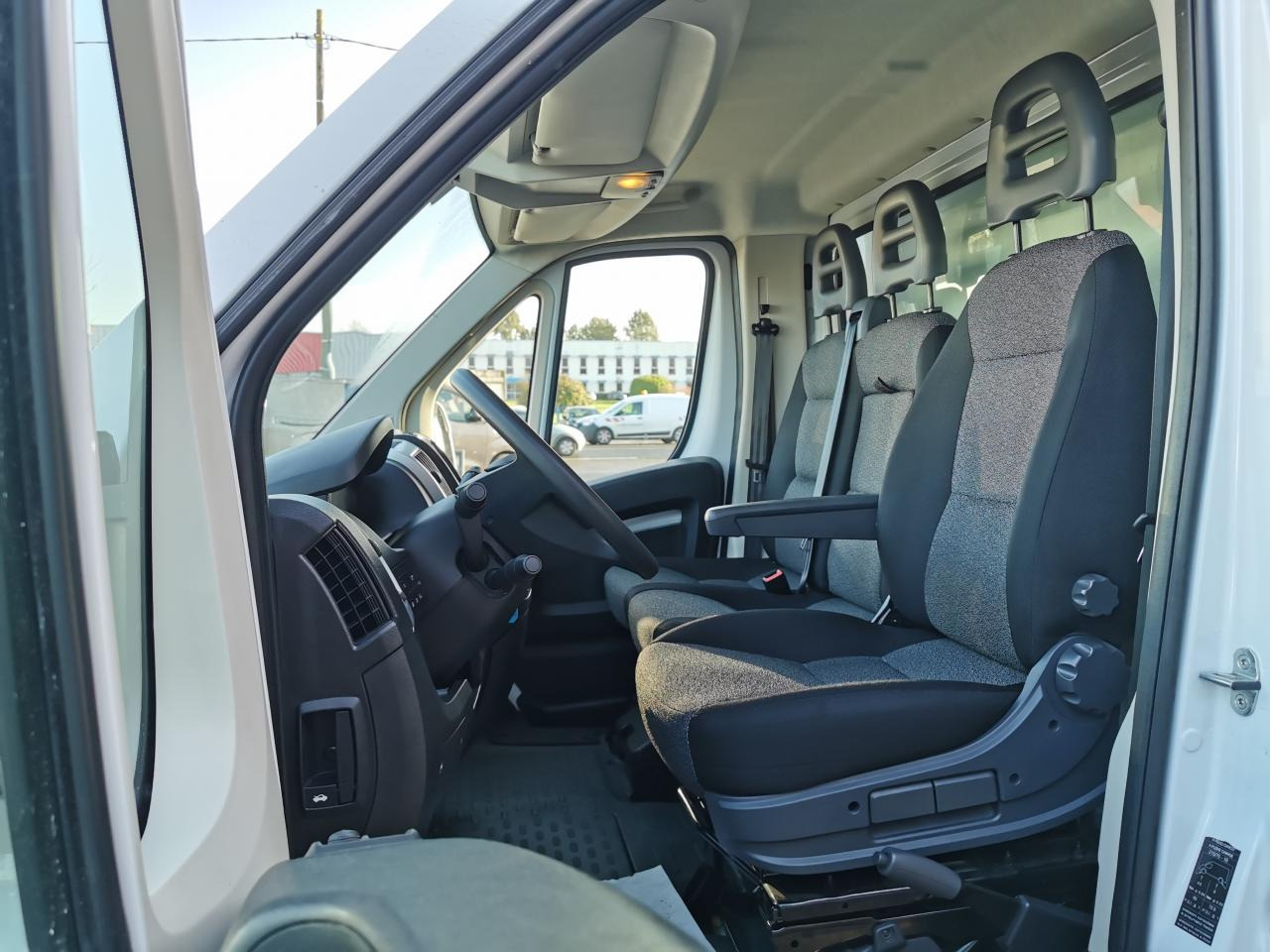 FIAT DUCATO 3T5 CAISSE + HAYON 2.3 MJT 140CH PRO LOUNGE - شاحنة مغلقة الصندوق: صورة 5 FIAT DUCATO 3T5 CAISSE + HAYON 2.3 MJT 140CH PRO LOUNGE - شاحنة مغلقة الصندوق: صورة 5