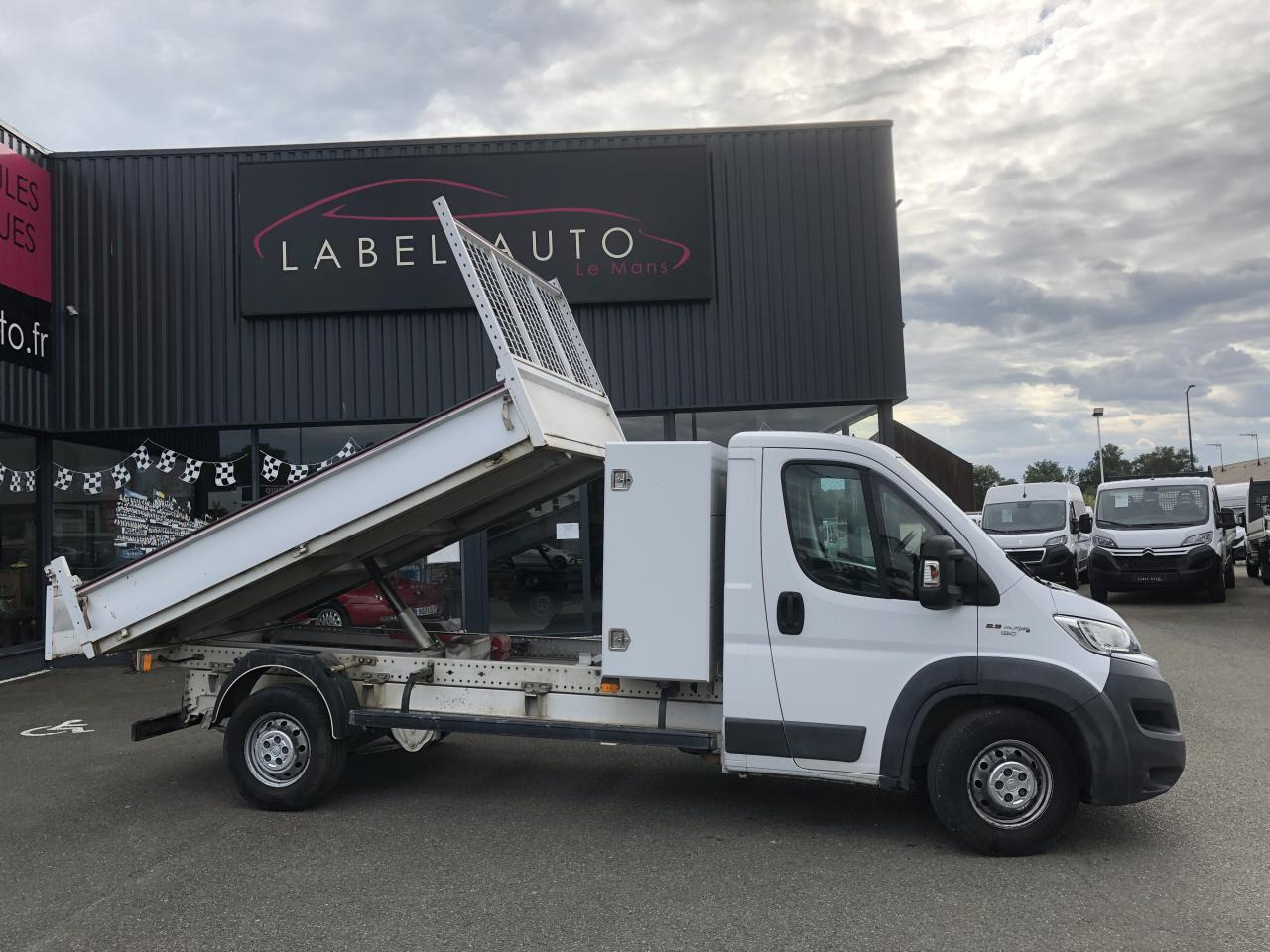 FIAT DUCATO 3T5 MAXI BENNE + COFFRE 2.3 JTD 130 CH PACK PRO NAV - قلاب صغير: صورة 1 FIAT DUCATO 3T5 MAXI BENNE + COFFRE 2.3 JTD 130 CH PACK PRO NAV - قلاب صغير: صورة 1