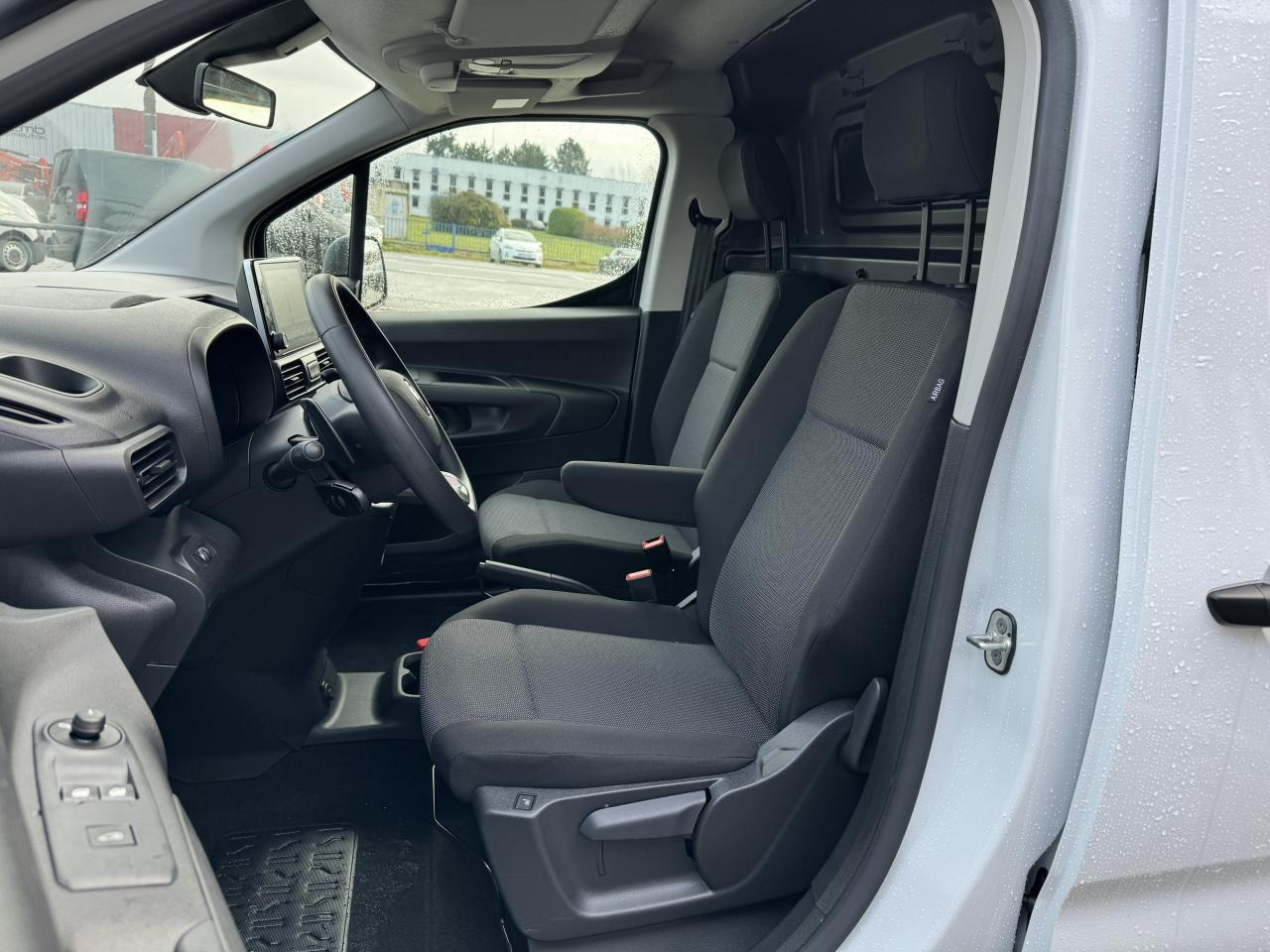 FIAT Doblo XL 950KG 1.5 BlueHDi S&S - 130 - BV EAT8 III FOURGON Fourgon XL PHASE 2 - فان: صورة 4 FIAT Doblo XL 950KG 1.5 BlueHDi S&S - 130 - BV EAT8 III FOURGON Fourgon XL PHASE 2 - فان: صورة 4