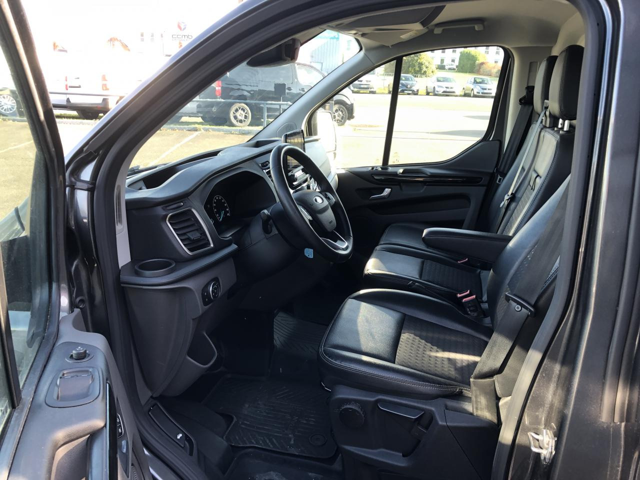 FORD Transit Custom 2.0 TDCi - 170 - BVA S&S TRANSIT CUSTOM FOURGON Fourgon 290 L1H1 Sport PHASE 2 - فان: صورة 4 FORD Transit Custom 2.0 TDCi - 170 - BVA S&S TRANSIT CUSTOM FOURGON Fourgon 290 L1H1 Sport PHASE 2 - فان: صورة 4