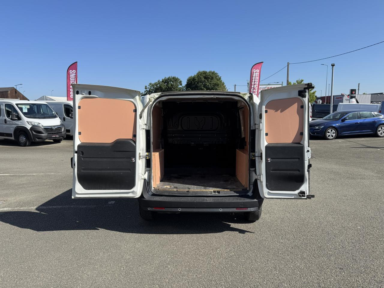 Fiat Doblo Cargo 1.3 MULTIJET 95CH PACK TRIO NAV E6D - فان المدمجة: صورة 2 Fiat Doblo Cargo 1.3 MULTIJET 95CH PACK TRIO NAV E6D - فان المدمجة: صورة 2