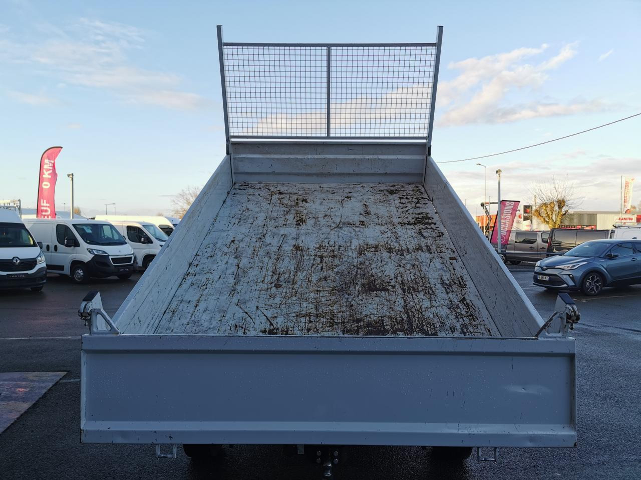 Fiat Ducato FIAT 3T5 MAXI BENNE + COFFRE 2.3 JTD 130 CH PACK PRO NAV - قلاب صغير: صورة 3 Fiat Ducato FIAT 3T5 MAXI BENNE + COFFRE 2.3 JTD 130 CH PACK PRO NAV - قلاب صغير: صورة 3