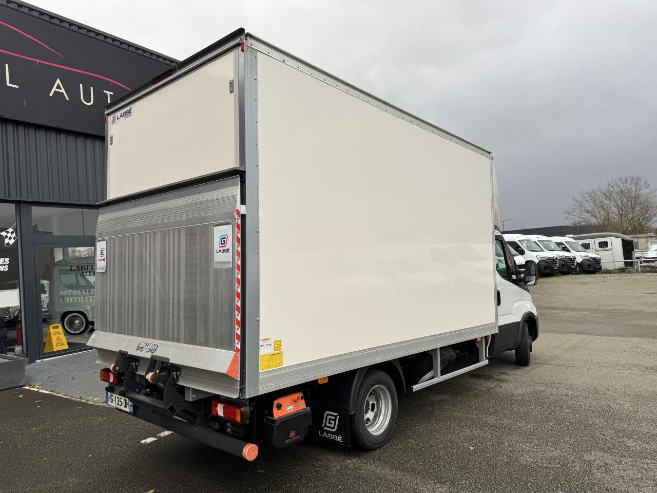 IVECO Daily 35 C 16H3.0 - BV Hi-Matic CHASSIS CABINE CAISSE 20M3 + HAYON - شاحنة مغلقة الصندوق: صورة 5 IVECO Daily 35 C 16H3.0 - BV Hi-Matic CHASSIS CABINE CAISSE 20M3 + HAYON - شاحنة مغلقة الصندوق: صورة 5