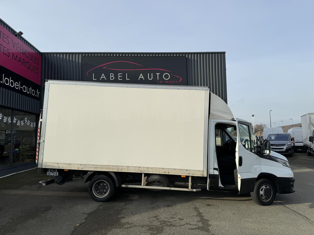 IVECO Daily 35 C 16H3.0 - BV Hi-Matic (Quad-Tor) CHASSIS CABINE 2014 35C/35S Chassis cabine 35 C Epmt.4.1 - شاحنة مغلقة الصندوق: صورة 1 IVECO Daily 35 C 16H3.0 - BV Hi-Matic (Quad-Tor) CHASSIS CABINE 2014 35C/35S Chassis cabine 35 C Epmt.4.1 - شاحنة مغلقة الصندوق: صورة 1