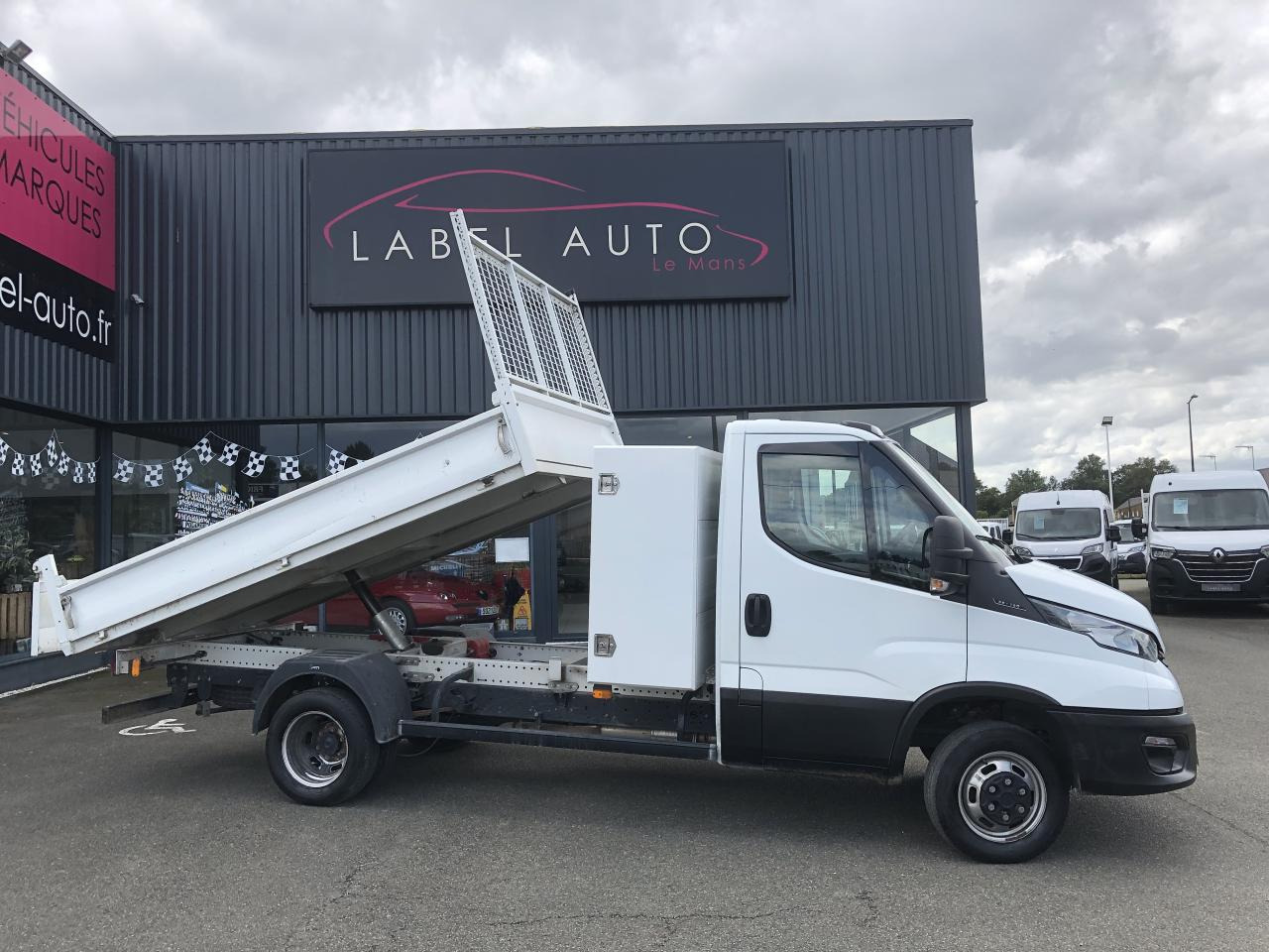 IVECO Daily 35C16 3T5 BENNE + COFFRE RJ 3.0L 160CH - قلاب صغير: صورة 1 IVECO Daily 35C16 3T5 BENNE + COFFRE RJ 3.0L 160CH - قلاب صغير: صورة 1