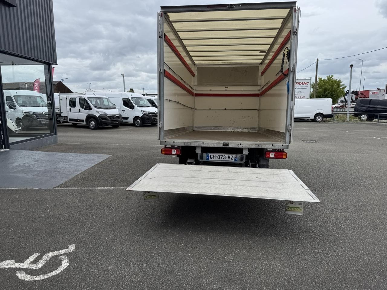 IVECO Daily 35C16 CAISSE HAYON 20M3 RJ 3.0L 160CH - شاحنة مغلقة الصندوق: صورة 2 IVECO Daily 35C16 CAISSE HAYON 20M3 RJ 3.0L 160CH - شاحنة مغلقة الصندوق: صورة 2