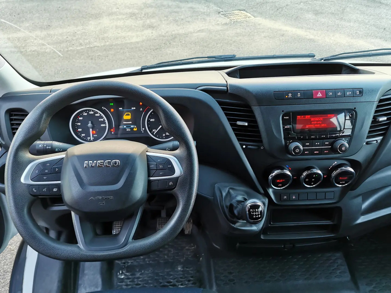 Iveco Daily 35C14H EMPATTEMENT 3750 - قلاب صغير, الشاحنات الصغيرة كابينة مزدوجة: صورة 4 Iveco Daily 35C14H EMPATTEMENT 3750 - قلاب صغير, الشاحنات الصغيرة كابينة مزدوجة: صورة 4