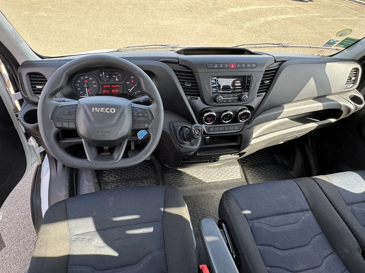 Iveco Daily 35S16H3.0 D EMPATTEMENT 4100 - شاحنة سحب: صورة 3 Iveco Daily 35S16H3.0 D EMPATTEMENT 4100 - شاحنة سحب: صورة 3