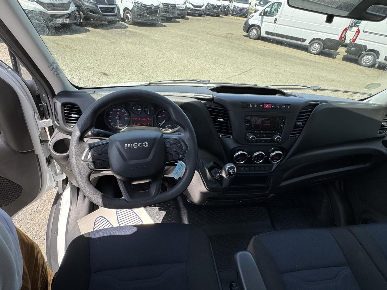 Iveco Daily IVECO PORTE VOITURE DEPANNEUSE 35 S 16 3L0 160 CH EMPATTEMENT 4100 PLATEAU FIX'ALU EQUIP'M - شاحنة نقل سيارات شاحنة: صورة 4 Iveco Daily IVECO PORTE VOITURE DEPANNEUSE 35 S 16 3L0 160 CH EMPATTEMENT 4100 PLATEAU FIX'ALU EQUIP'M - شاحنة نقل سيارات شاحنة: صورة 4
