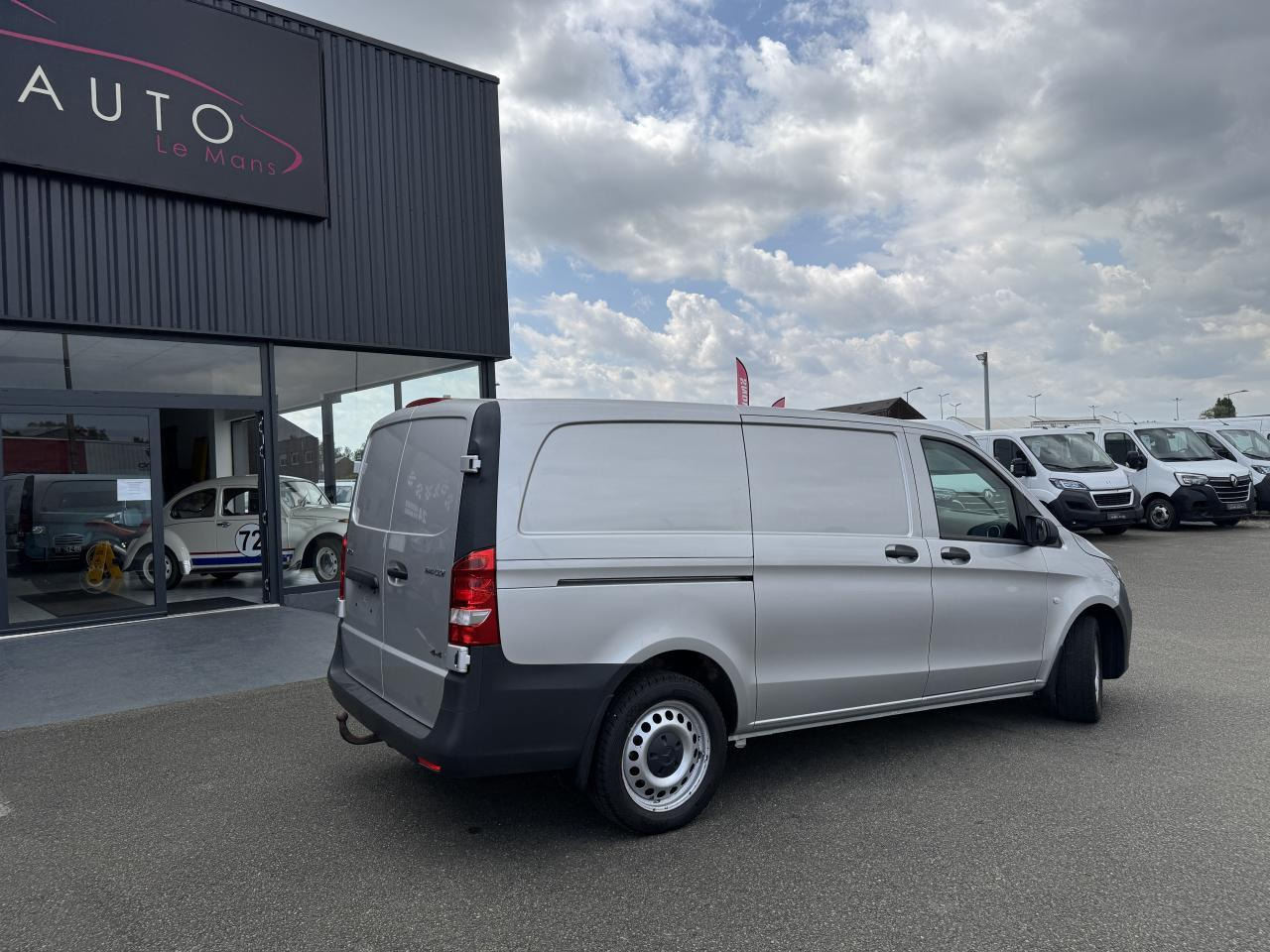 Mercedes Vito 114 CDI 4X4 LONG SELECT PROPULSION 9G-TRONIC - فان: صورة 5 Mercedes Vito 114 CDI 4X4 LONG SELECT PROPULSION 9G-TRONIC - فان: صورة 5
