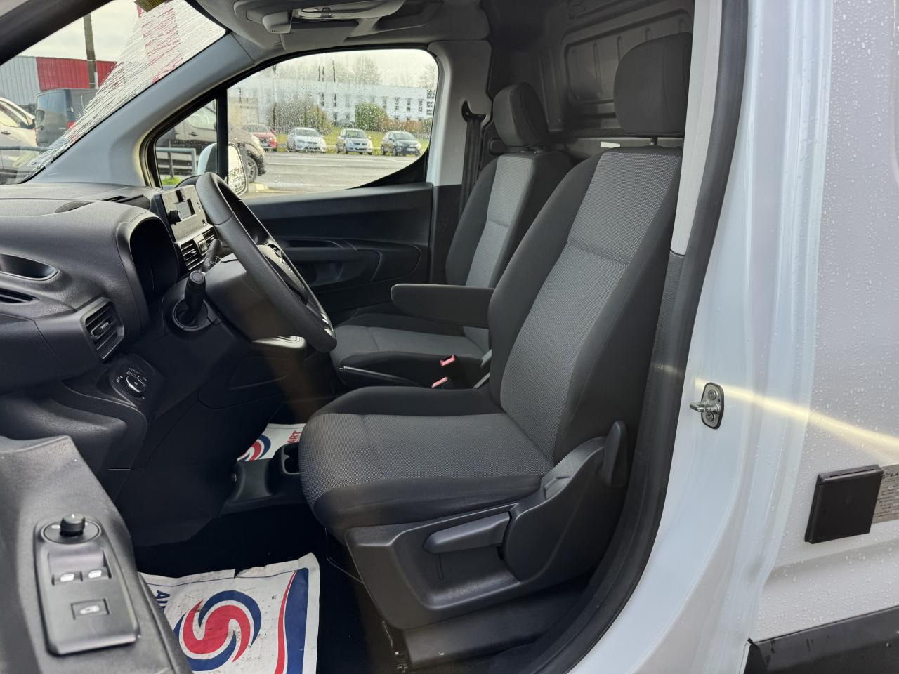 OPEL COMBO M 1.5 HDI 100CH FRIGORIFIQUE - فان: صورة 4 OPEL COMBO M 1.5 HDI 100CH FRIGORIFIQUE - فان: صورة 4