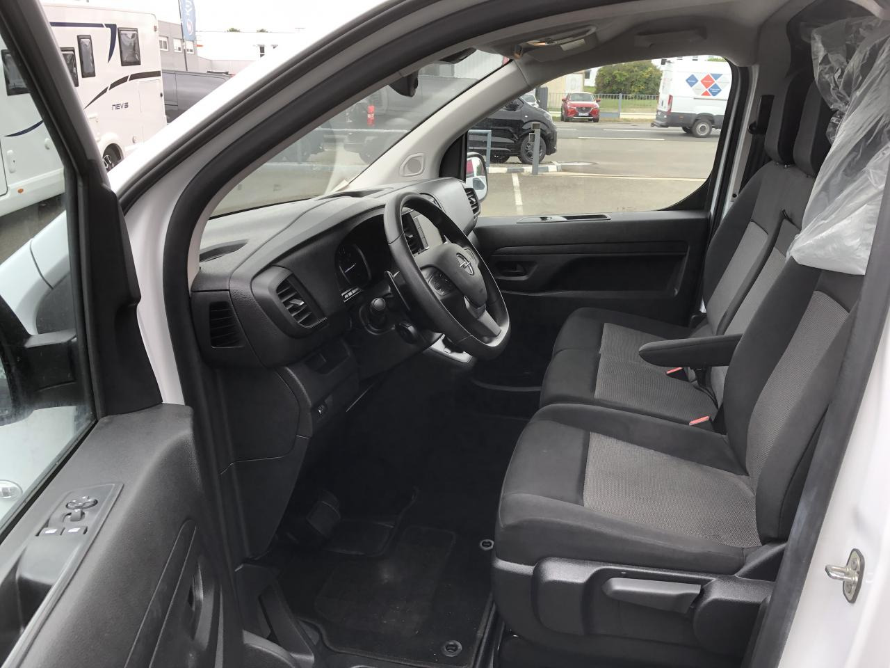 OPEL VIVARO M 2.0 BLUEHDI 145CH EAT-8 PACK CLIM - فان: صورة 4 OPEL VIVARO M 2.0 BLUEHDI 145CH EAT-8 PACK CLIM - فان: صورة 4
