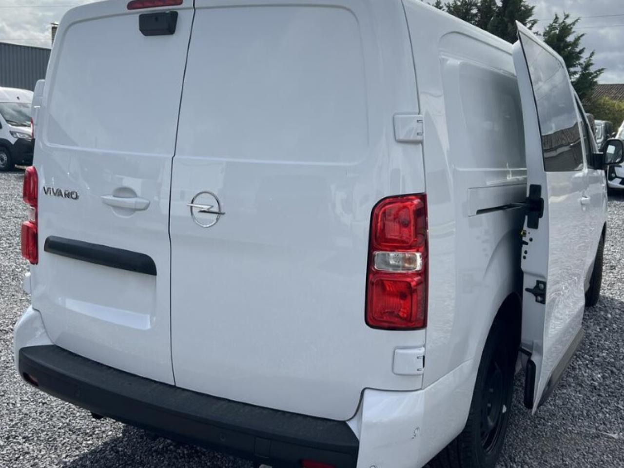 OPEL Vivaro XL 2.0 BlueHDi - 180 - BV EAT8 S&S CABINE APPROFONDIE 2019 Fourgon Cabine approfondie Fi - فان: صورة 3 OPEL Vivaro XL 2.0 BlueHDi - 180 - BV EAT8 S&S CABINE APPROFONDIE 2019 Fourgon Cabine approfondie Fi - فان: صورة 3