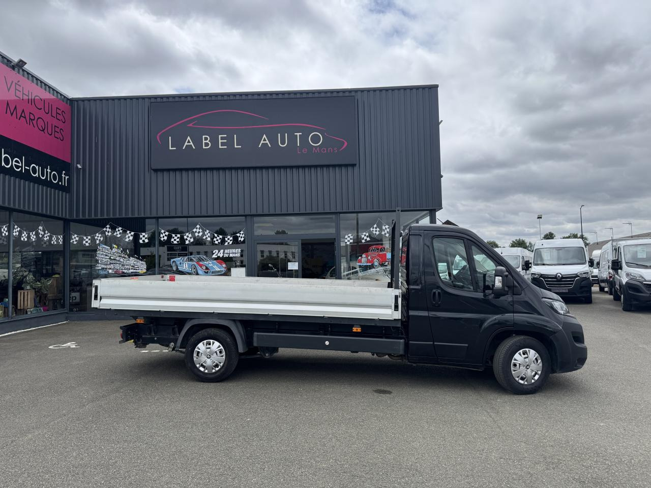 PEUGEOT BOXER 3T5 PLATEAU 4M20 2.2 HDI 140 CH PREMIUM - شاحنة مفتوحة: صورة 1 PEUGEOT BOXER 3T5 PLATEAU 4M20 2.2 HDI 140 CH PREMIUM - شاحنة مفتوحة: صورة 1