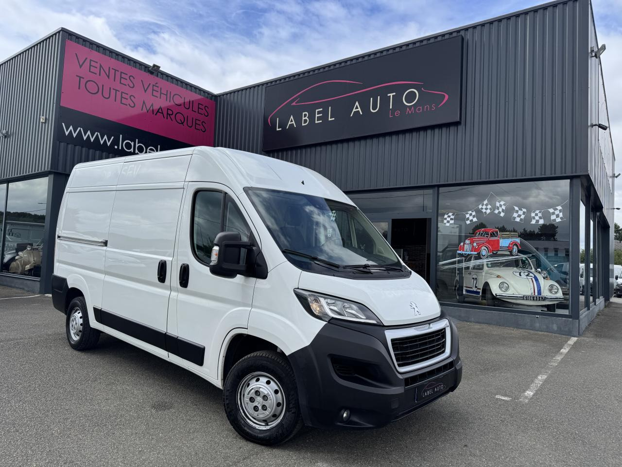 PEUGEOT Boxer Asphalt 333 L2H2 2.2 BlueHDi S&S - 120 III FOURGON TOLE Fourgon Tolé 333 L2H2 PHAS - فان: صورة 1 PEUGEOT Boxer Asphalt 333 L2H2 2.2 BlueHDi S&S - 120 III FOURGON TOLE Fourgon Tolé 333 L2H2 PHAS - فان: صورة 1