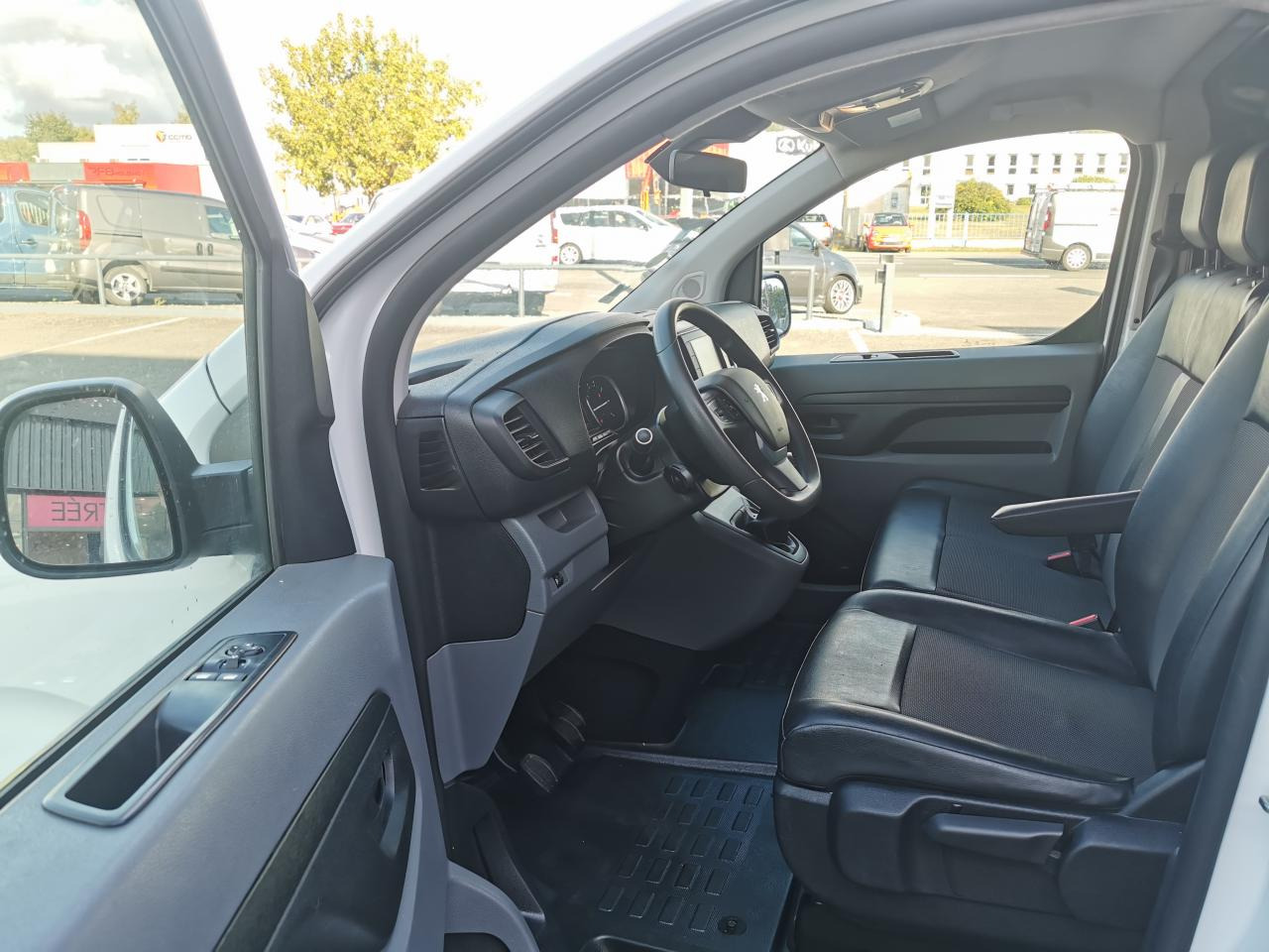 PEUGEOT EXPERT LONG 2.0 HDI 145CH ASPHALT - فان: صورة 4 PEUGEOT EXPERT LONG 2.0 HDI 145CH ASPHALT - فان: صورة 4