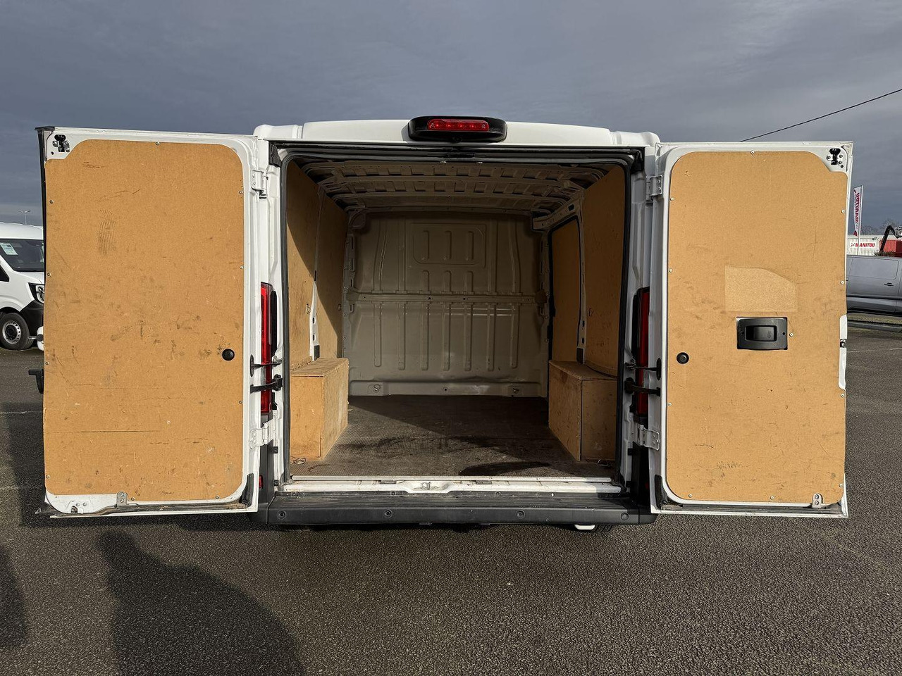 Peugeot Boxer 330 L1H1 2.2 BLUEHDI S&S 140CH ASPHALT - فان المدمجة: صورة 2 Peugeot Boxer 330 L1H1 2.2 BLUEHDI S&S 140CH ASPHALT - فان المدمجة: صورة 2