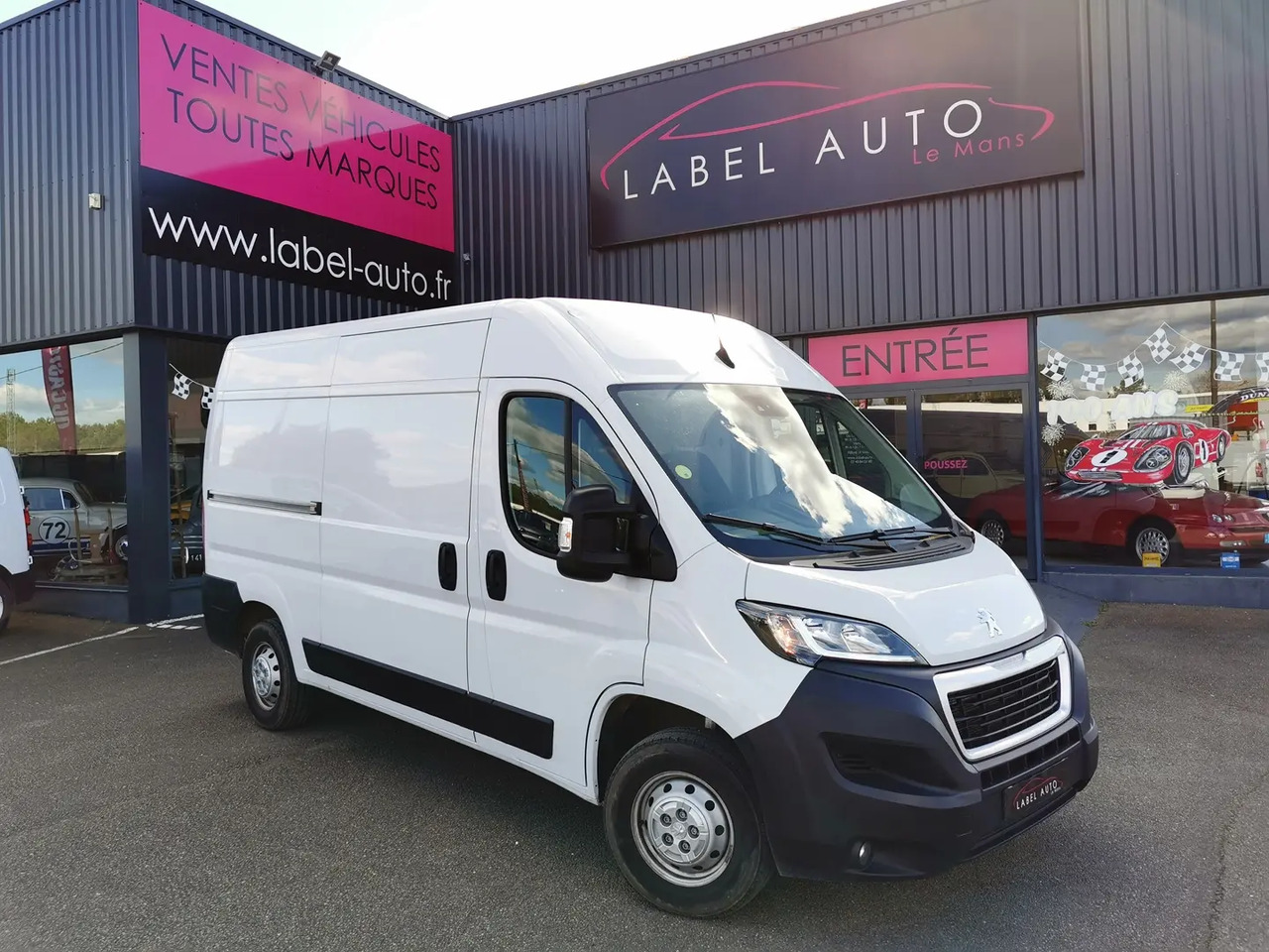 Peugeot Boxer 333 L2H2 2.2 BLUEHDI S&S 140CH ASPHALT - فان: صورة 1 Peugeot Boxer 333 L2H2 2.2 BLUEHDI S&S 140CH ASPHALT - فان: صورة 1