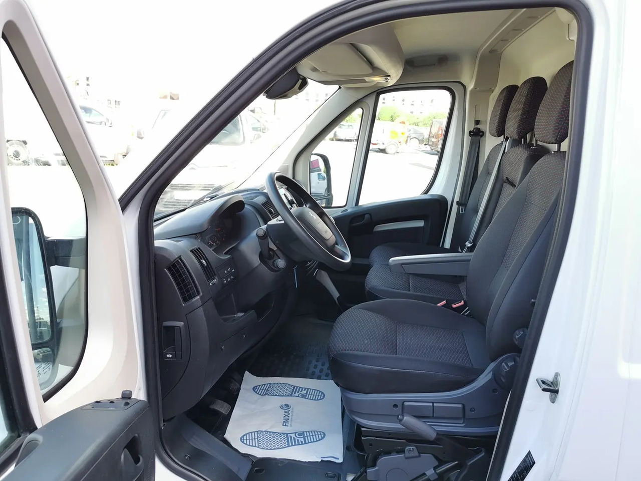 Peugeot Boxer 333 L2H2 2.2 BLUEHDI S&S 140CH ASPHALT - فان: صورة 5 Peugeot Boxer 333 L2H2 2.2 BLUEHDI S&S 140CH ASPHALT - فان: صورة 5