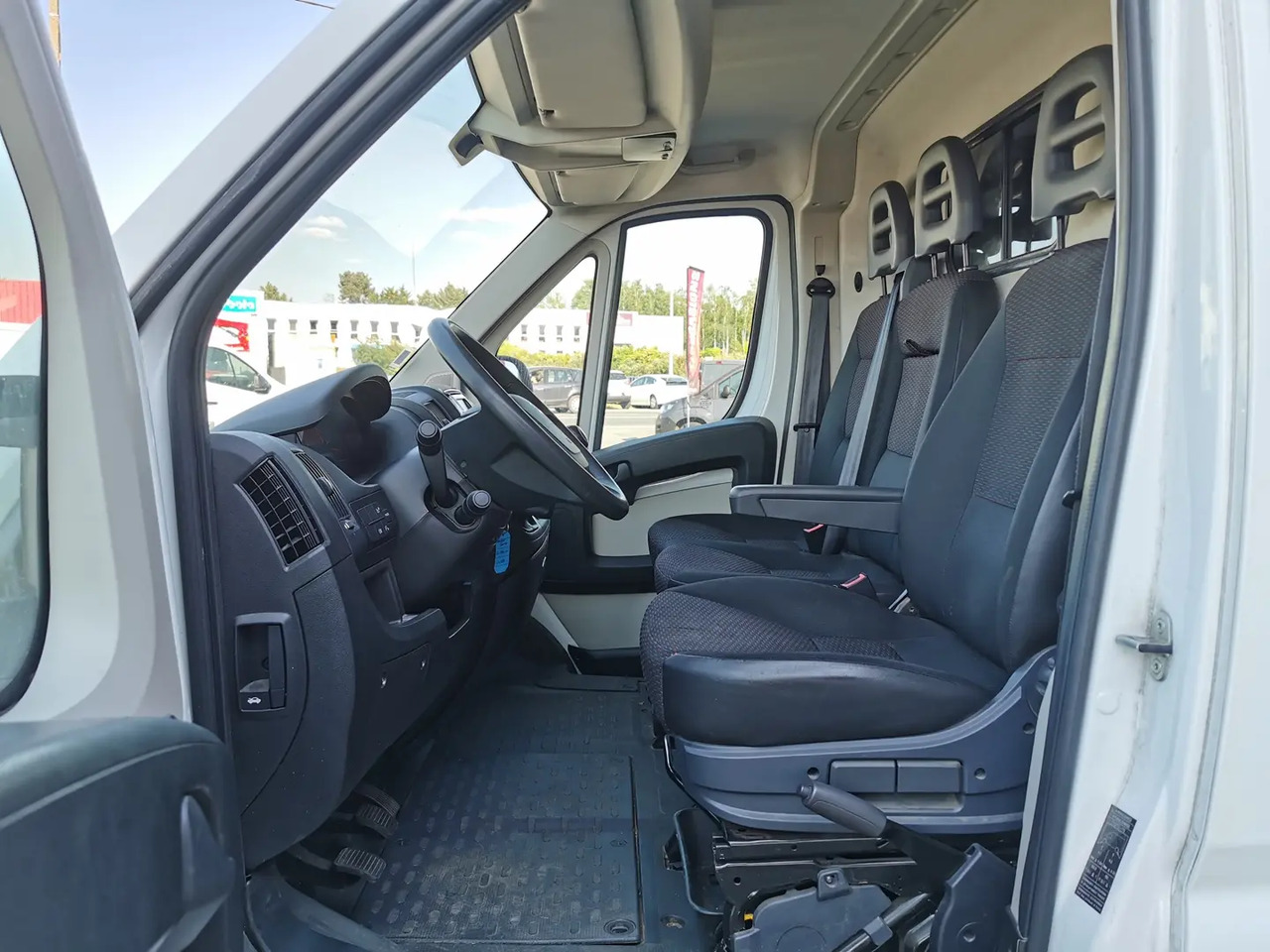 Peugeot Boxer L3H2 3.5 140CH BLUEHDI S&S PACK ASPHALT CONNECT - فان: صورة 4 Peugeot Boxer L3H2 3.5 140CH BLUEHDI S&S PACK ASPHALT CONNECT - فان: صورة 4
