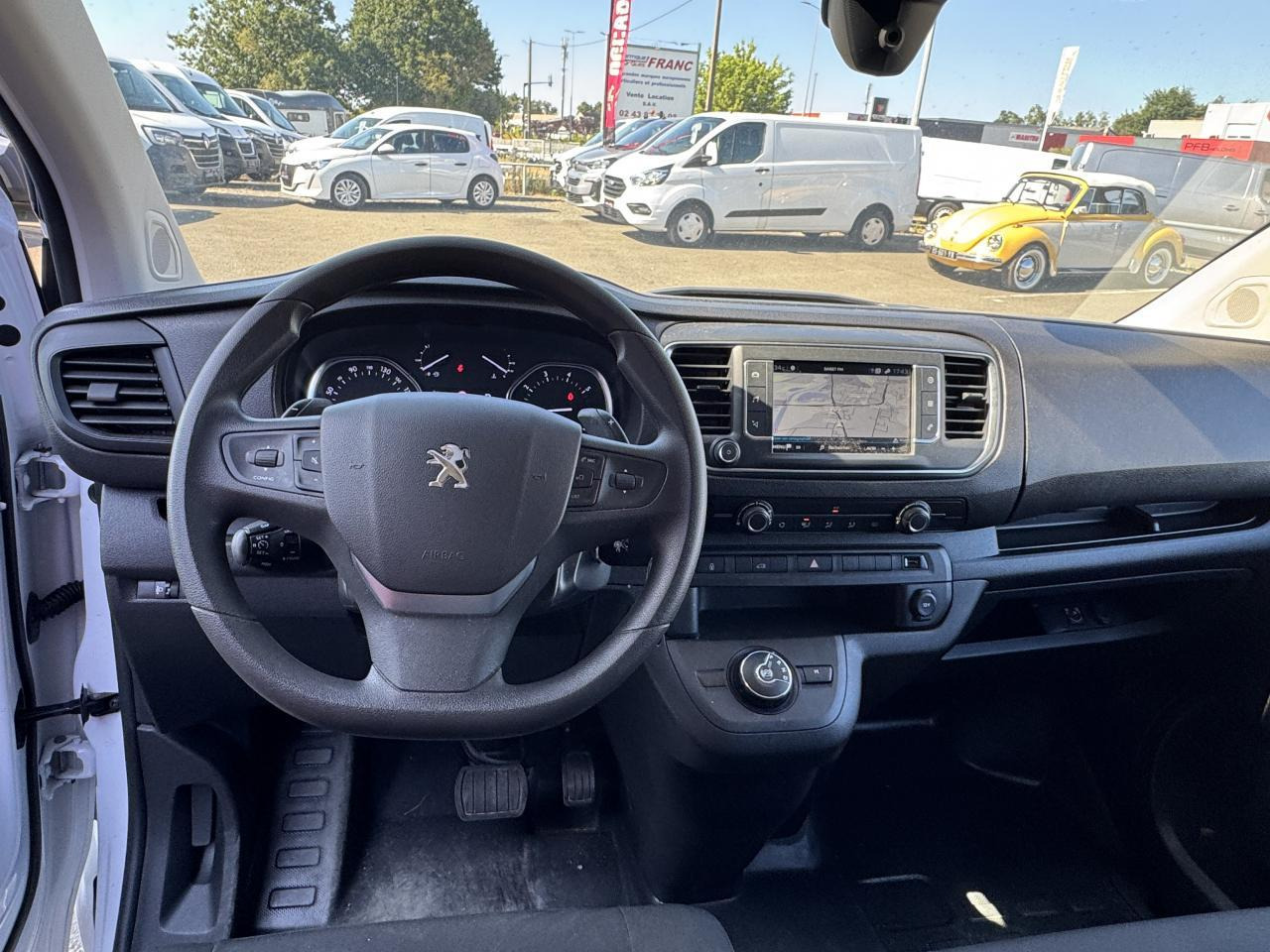 Peugeot Expert Standard 2.0 BlueHDi - 145 S&S - BV EAT8 III FOURGON Fourgon Asphalt PHASE 1 - فان: صورة 3 Peugeot Expert Standard 2.0 BlueHDi - 145 S&S - BV EAT8 III FOURGON Fourgon Asphalt PHASE 1 - فان: صورة 3