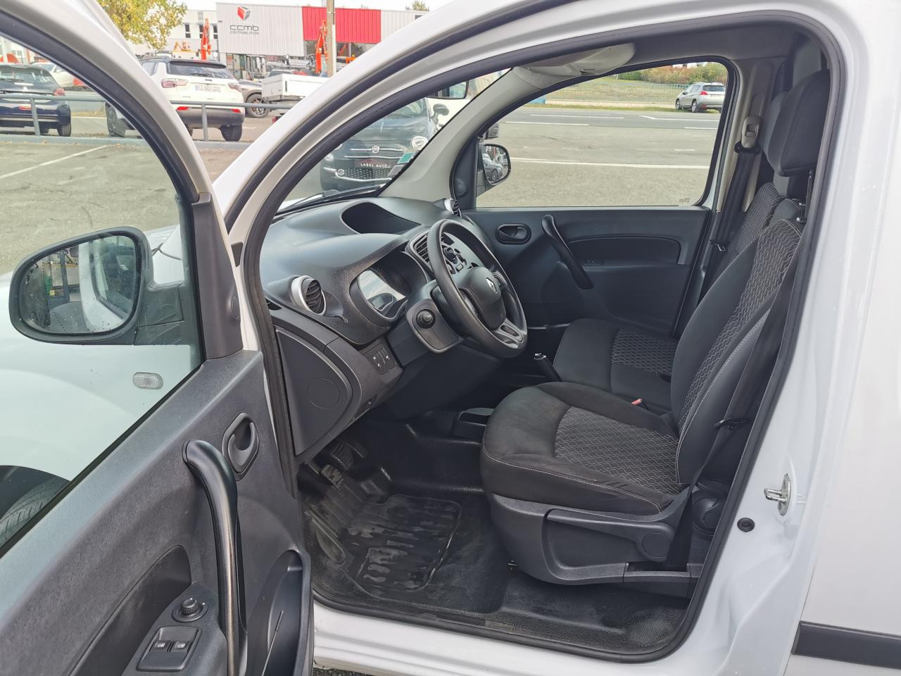 RENAULT Kangoo L1 1.5 Energy dCi - 80 II EXPRESS FOURGON Générique PHASE 2 - فان: صورة 4 RENAULT Kangoo L1 1.5 Energy dCi - 80 II EXPRESS FOURGON Générique PHASE 2 - فان: صورة 4