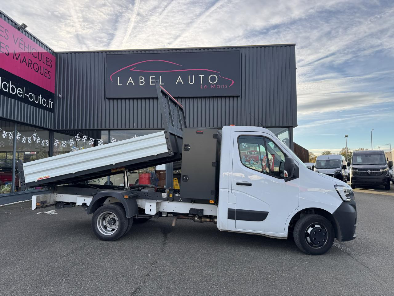 RENAULT MASTER 3T5 BENNE COFFRE RJ 2.3 DCI 145CH PROPULSION - آليات: صورة 1 RENAULT MASTER 3T5 BENNE COFFRE RJ 2.3 DCI 145CH PROPULSION - آليات: صورة 1