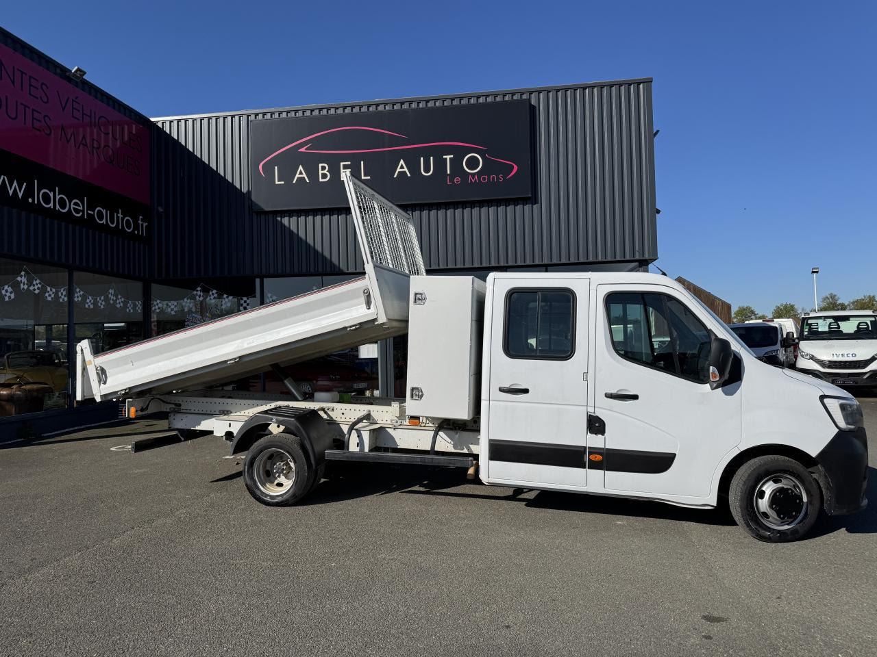 RENAULT MASTER 3T5 BENNE + COFFRE RJ DOUBLE CABINE 6 PL 2.3 DCI 130 CH CONFORT + GPS + REGUL + CLIM - قلاب صغير: صورة 1 RENAULT MASTER 3T5 BENNE + COFFRE RJ DOUBLE CABINE 6 PL 2.3 DCI 130 CH CONFORT + GPS + REGUL + CLIM - قلاب صغير: صورة 1