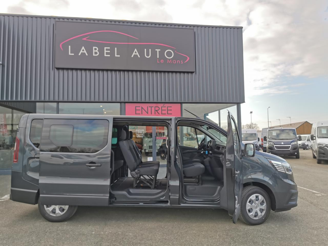 RENAULT Trafic L2 2.0 Energy dCi - 150 - S&S - BV EDC Euro 6e III COMBI Combi Intens L2H1 PHASE 3 - ميكروباص: صورة 3 RENAULT Trafic L2 2.0 Energy dCi - 150 - S&S - BV EDC Euro 6e III COMBI Combi Intens L2H1 PHASE 3 - ميكروباص: صورة 3