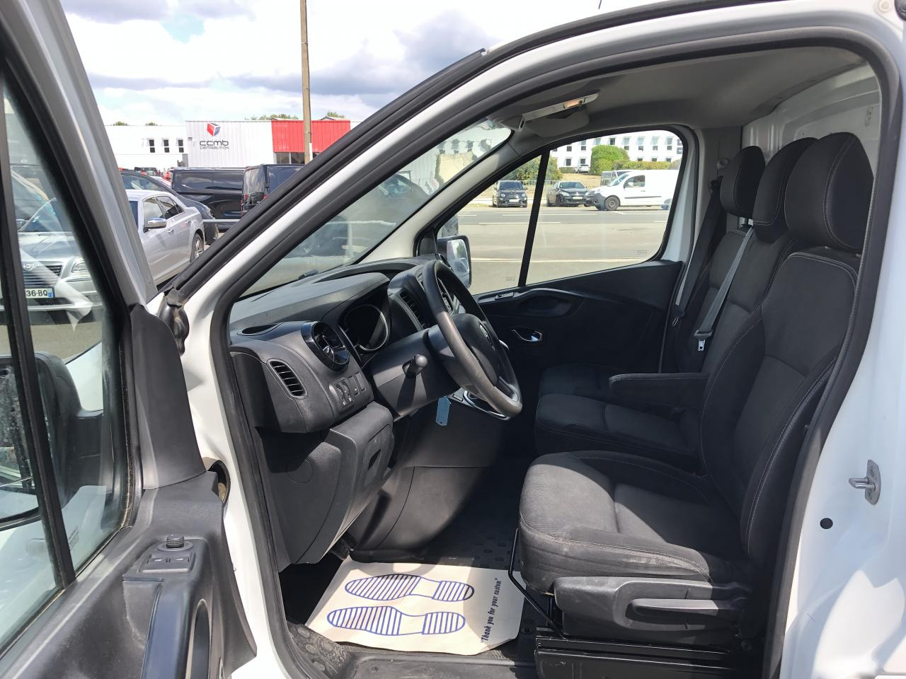 RENAULT Trafic L2H1 1200 Kg 2.0 Energy dCi - 145 - BV EDC III FOURGON Fourgon Confort L2H1 PHASE 2 - فان: صورة 4 RENAULT Trafic L2H1 1200 Kg 2.0 Energy dCi - 145 - BV EDC III FOURGON Fourgon Confort L2H1 PHASE 2 - فان: صورة 4