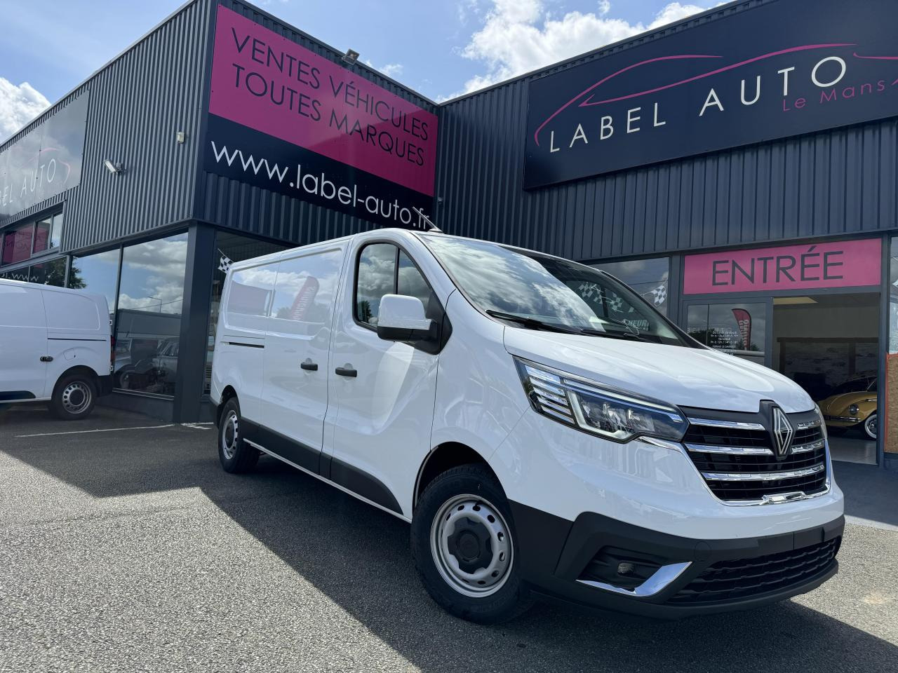 RENAULT Trafic L2H1 3000 Kg 2.0 Blue dCi - 130 2024 III FOURGON Fourgon Advance L2H1 PHASE 3 - فان: صورة 1 RENAULT Trafic L2H1 3000 Kg 2.0 Blue dCi - 130 2024 III FOURGON Fourgon Advance L2H1 PHASE 3 - فان: صورة 1