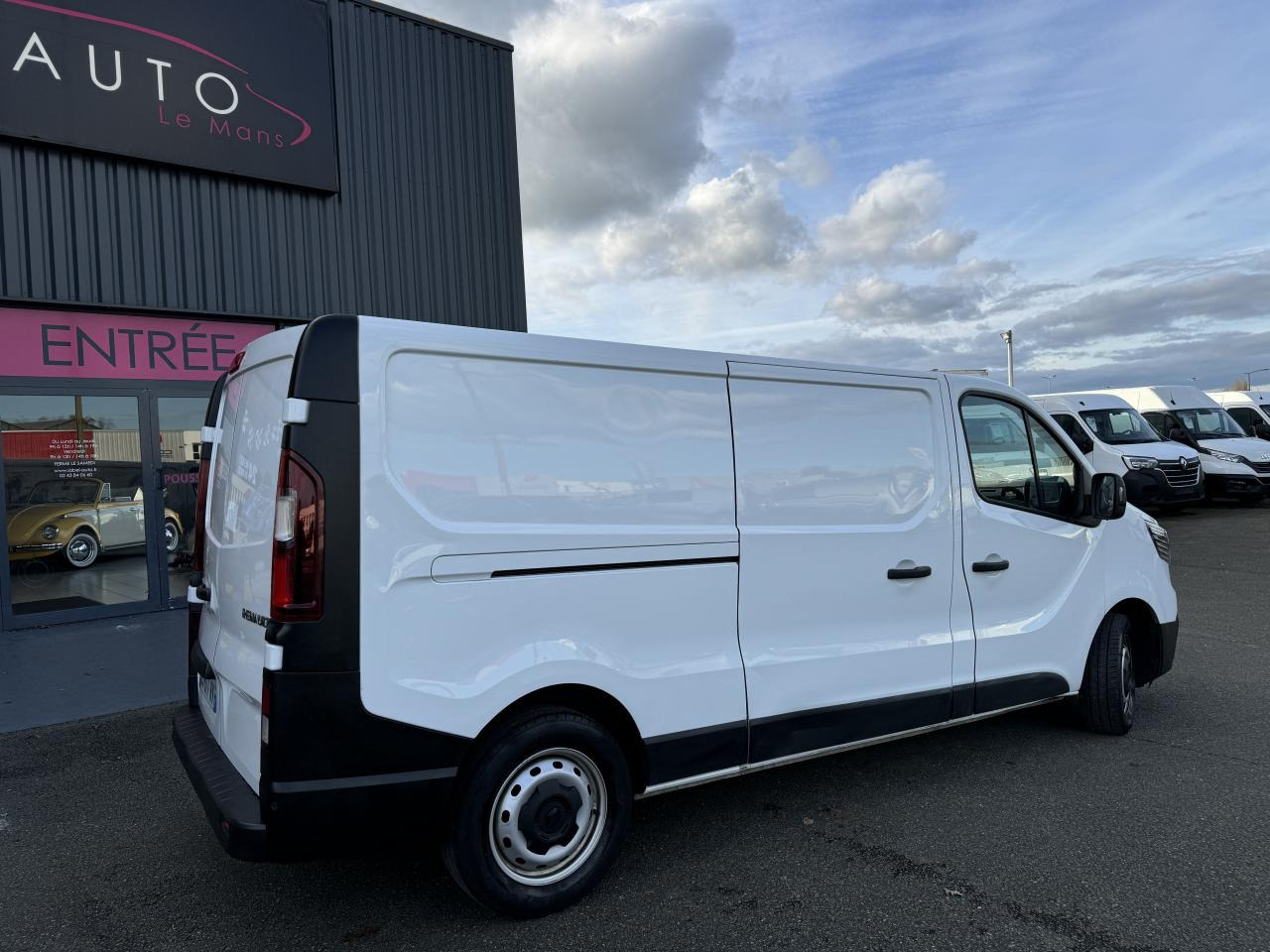 RENAULT Trafic L2H1 3000 Kg 2.0 Blue dCi - 130 III FOURGON Fourgon Grand Confort L2H1 PHASE 3 - فان: صورة 5 RENAULT Trafic L2H1 3000 Kg 2.0 Blue dCi - 130 III FOURGON Fourgon Grand Confort L2H1 PHASE 3 - فان: صورة 5