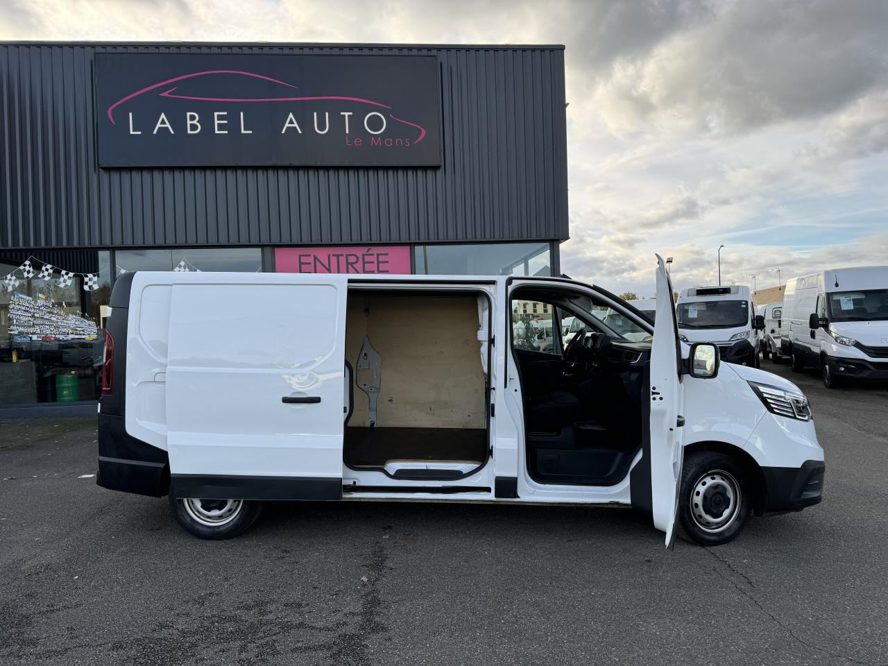 RENAULT Trafic L2H1 3000 Kg 2.0 Blue dCi - 130 III FOURGON Fourgon Grand Confort L2H1 PHASE 3 - فان: صورة 1 RENAULT Trafic L2H1 3000 Kg 2.0 Blue dCi - 130 III FOURGON Fourgon Grand Confort L2H1 PHASE 3 - فان: صورة 1