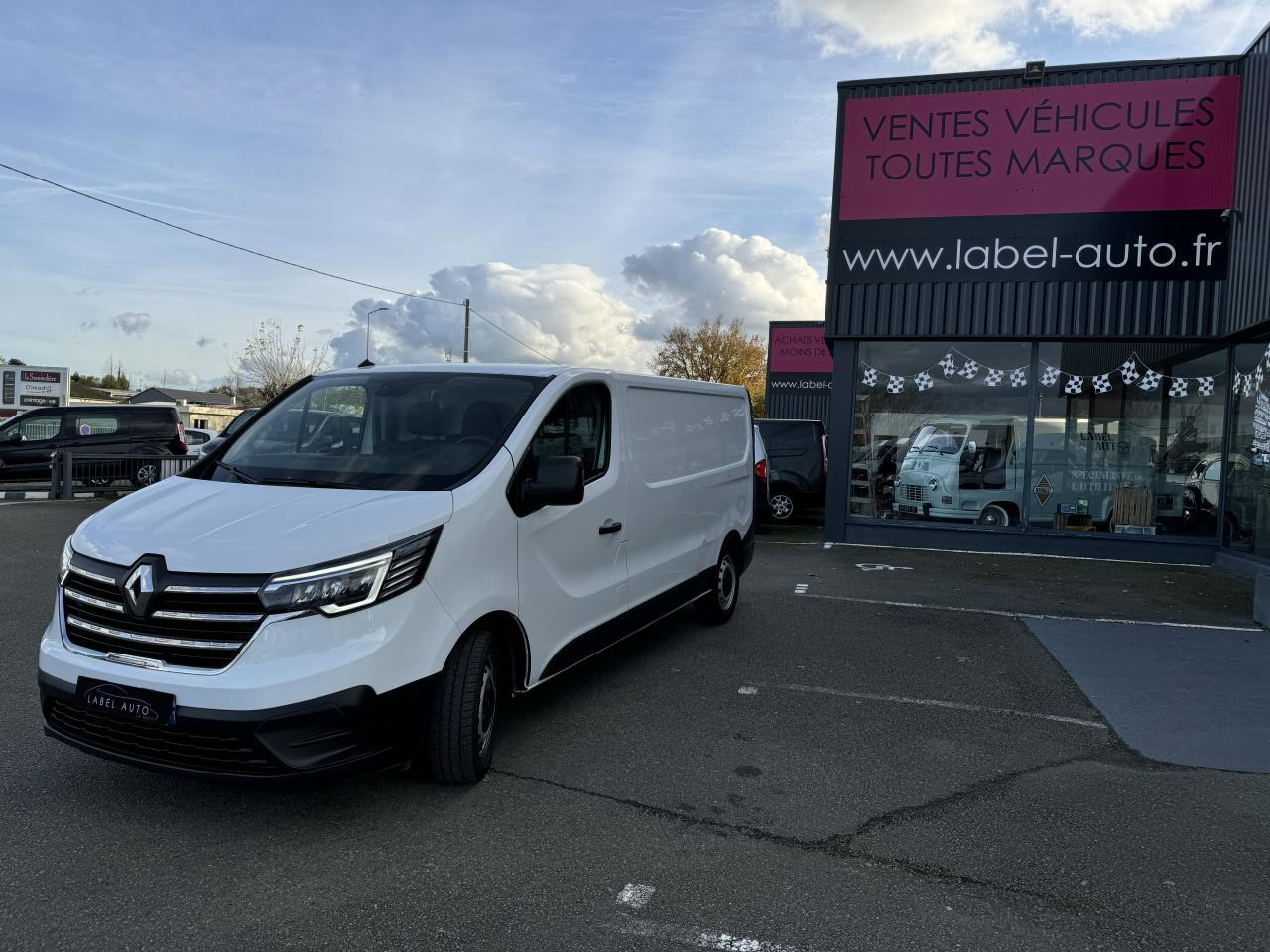 RENAULT Trafic L2H1 3000 Kg 2.0 Blue dCi - 130 III FOURGON Fourgon Grand Confort L2H1 PHASE 3 - فان: صورة 1 RENAULT Trafic L2H1 3000 Kg 2.0 Blue dCi - 130 III FOURGON Fourgon Grand Confort L2H1 PHASE 3 - فان: صورة 1