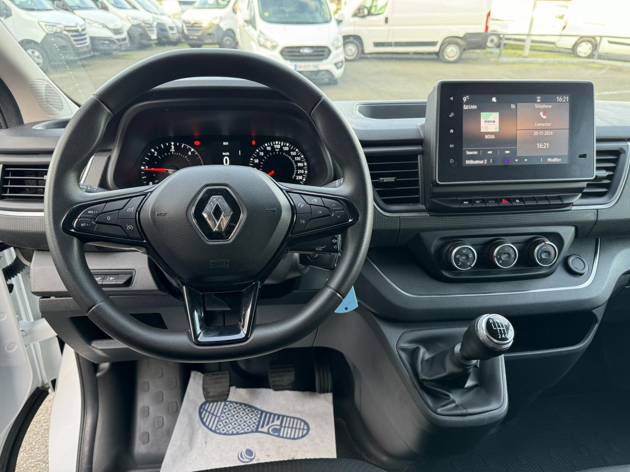 RENAULT Trafic L2H1 3000 Kg 2.0 Blue dCi - 130 III FOURGON Fourgon Grand Confort L2H1 PHASE 3 - فان: صورة 4 RENAULT Trafic L2H1 3000 Kg 2.0 Blue dCi - 130 III FOURGON Fourgon Grand Confort L2H1 PHASE 3 - فان: صورة 4