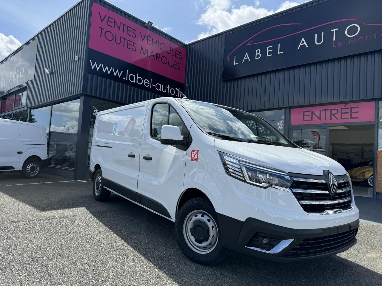 RENAULT Trafic L2H1 3000 Kg 2.0 Blue dCi - 150 2024 III FOURGON Fourgon Advance L2H1 PHASE 3 - فان: صورة 1 RENAULT Trafic L2H1 3000 Kg 2.0 Blue dCi - 150 2024 III FOURGON Fourgon Advance L2H1 PHASE 3 - فان: صورة 1