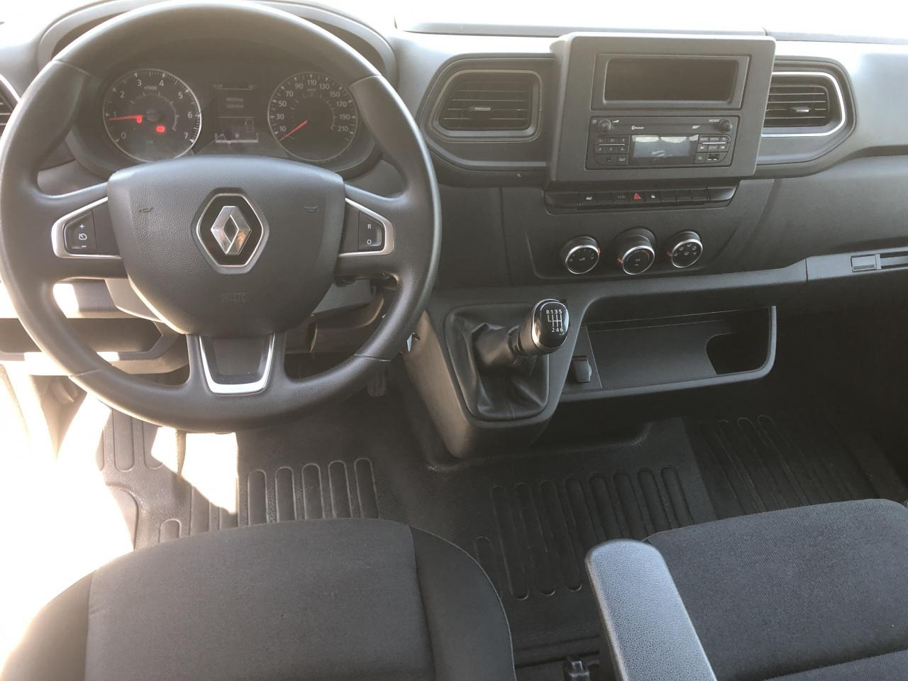 RENAULT master F3300 L2H2 2.3 DCI 135CH CABINE APPROFONDIE CONFORT 7 PLACES - فان: صورة 3 RENAULT master F3300 L2H2 2.3 DCI 135CH CABINE APPROFONDIE CONFORT 7 PLACES - فان: صورة 3