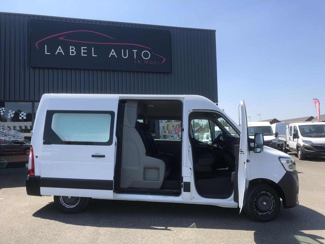 RENAULT master F3300 L2H2 2.3 DCI 135CH CABINE APPROFONDIE CONFORT 7 PLACES - فان: صورة 2 RENAULT master F3300 L2H2 2.3 DCI 135CH CABINE APPROFONDIE CONFORT 7 PLACES - فان: صورة 2