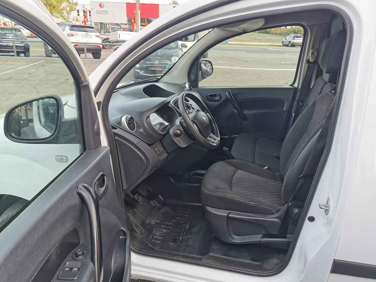 Renault Kangoo 1.5 BLUE DCI 80CH GRAND CONFORT 5CV - فان: صورة 4 Renault Kangoo 1.5 BLUE DCI 80CH GRAND CONFORT 5CV - فان: صورة 4