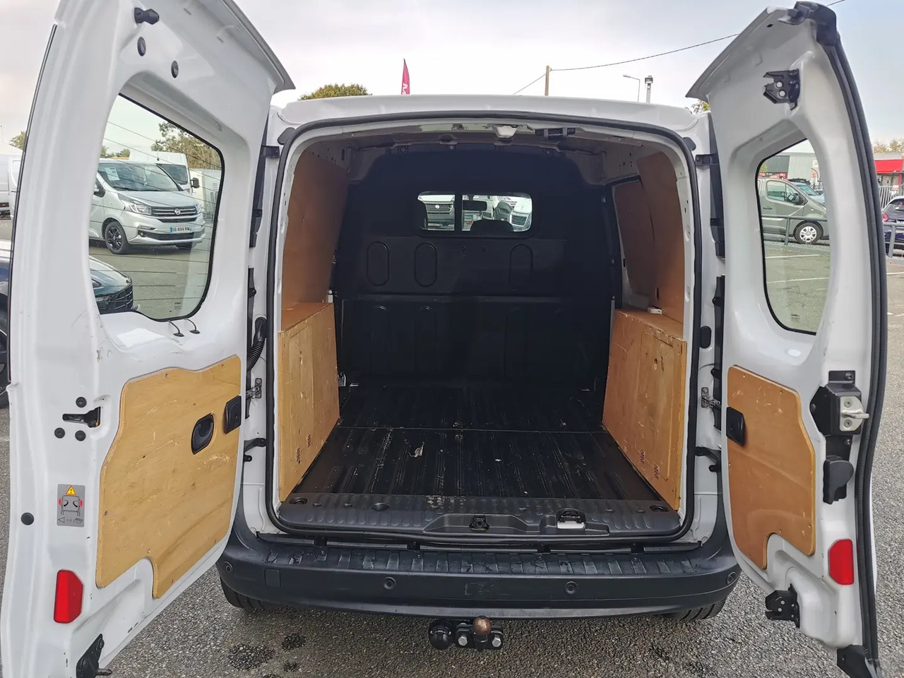 Renault Kangoo 1.5 BLUE DCI 80CH GRAND CONFORT 5CV - فان: صورة 5 Renault Kangoo 1.5 BLUE DCI 80CH GRAND CONFORT 5CV - فان: صورة 5