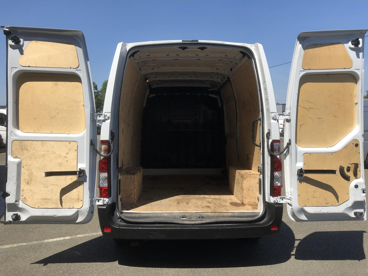 Renault Master F3300 L2H2 2.3 BLUE DCI 135CH CONFORT EURO6 - فان: صورة 2 Renault Master F3300 L2H2 2.3 BLUE DCI 135CH CONFORT EURO6 - فان: صورة 2