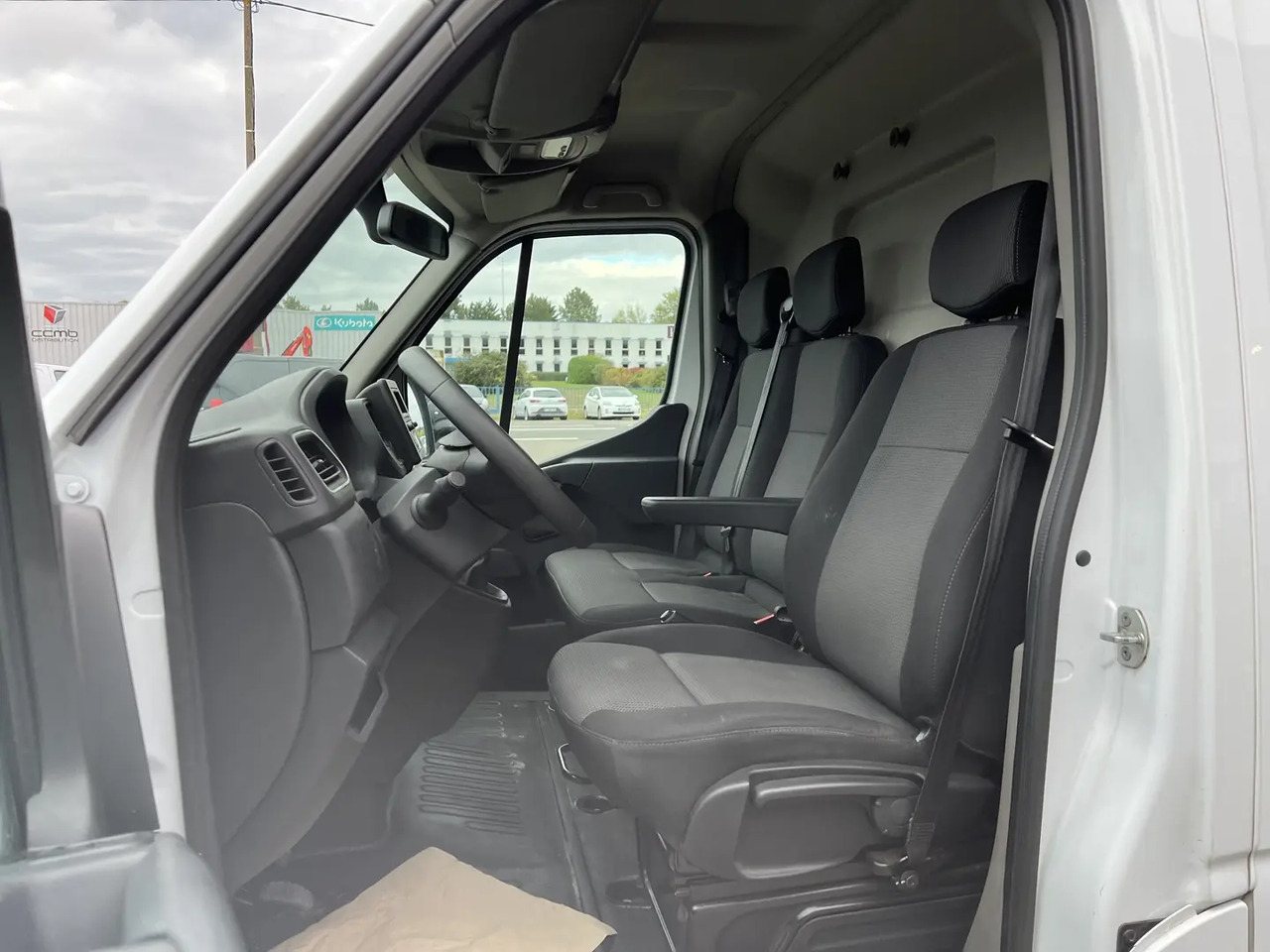 Renault Master F3300 L2H2 2.3 BLUE DCI 135CH CONFORT EURO6 - فان: صورة 4 Renault Master F3300 L2H2 2.3 BLUE DCI 135CH CONFORT EURO6 - فان: صورة 4