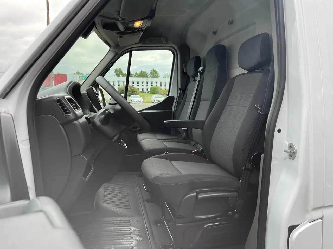 Renault Master F3300 L2H2 2.3 DCI 135CH GRAND CONFORT E6 - فان: صورة 5 Renault Master F3300 L2H2 2.3 DCI 135CH GRAND CONFORT E6 - فان: صورة 5