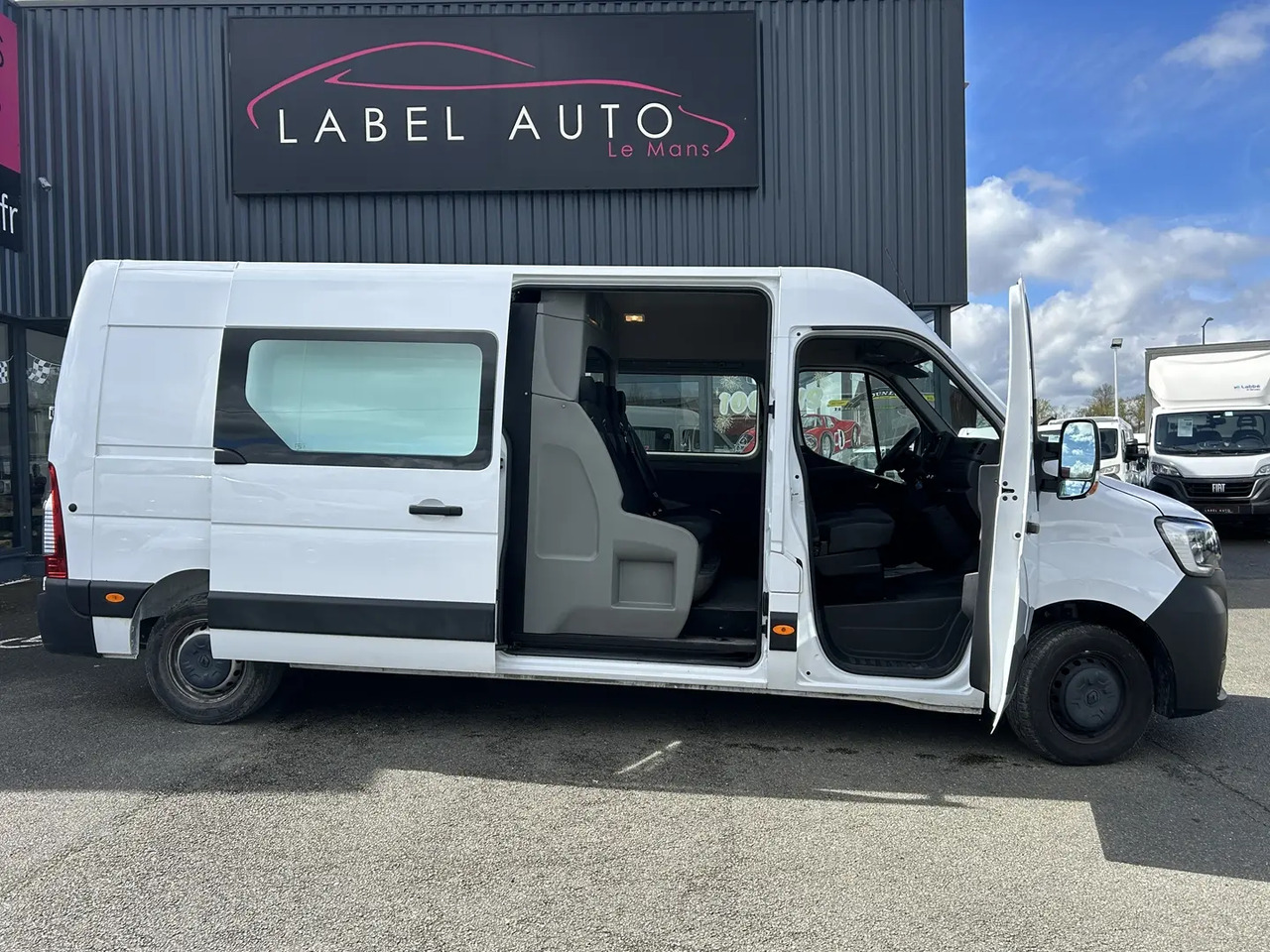 Renault Master F3500 L3H2 2.3 BLUE DCI 135CH CABINE APPROFONDIE GRAND CONFORT - الشاحنات الصغيرة كابينة مزدوجة: صورة 1 Renault Master F3500 L3H2 2.3 BLUE DCI 135CH CABINE APPROFONDIE GRAND CONFORT - الشاحنات الصغيرة كابينة مزدوجة: صورة 1