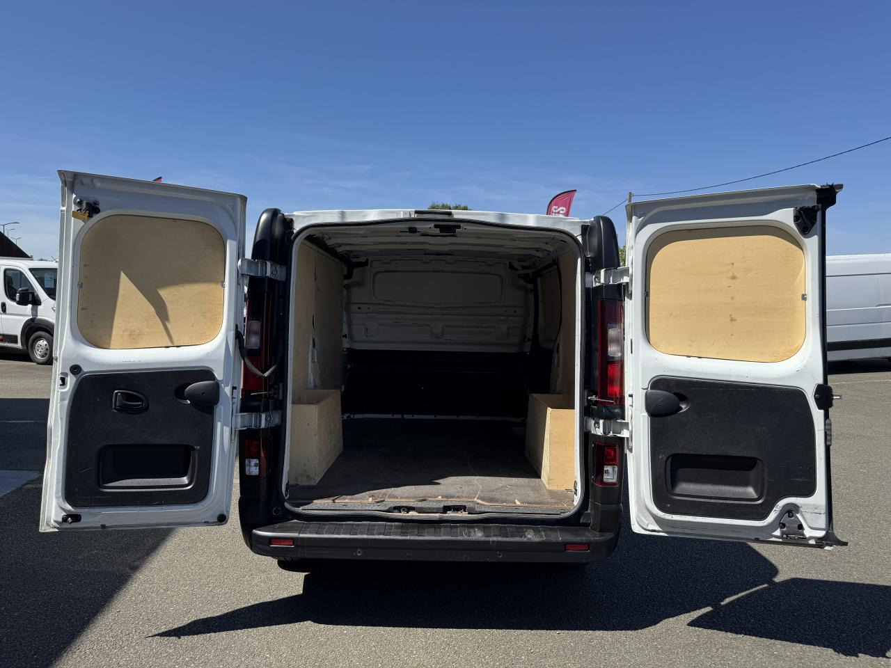 Renault Trafic L1H1 2T8 2.0 BLUE DCI 130CH GRAND CONFORT - فان: صورة 2 Renault Trafic L1H1 2T8 2.0 BLUE DCI 130CH GRAND CONFORT - فان: صورة 2