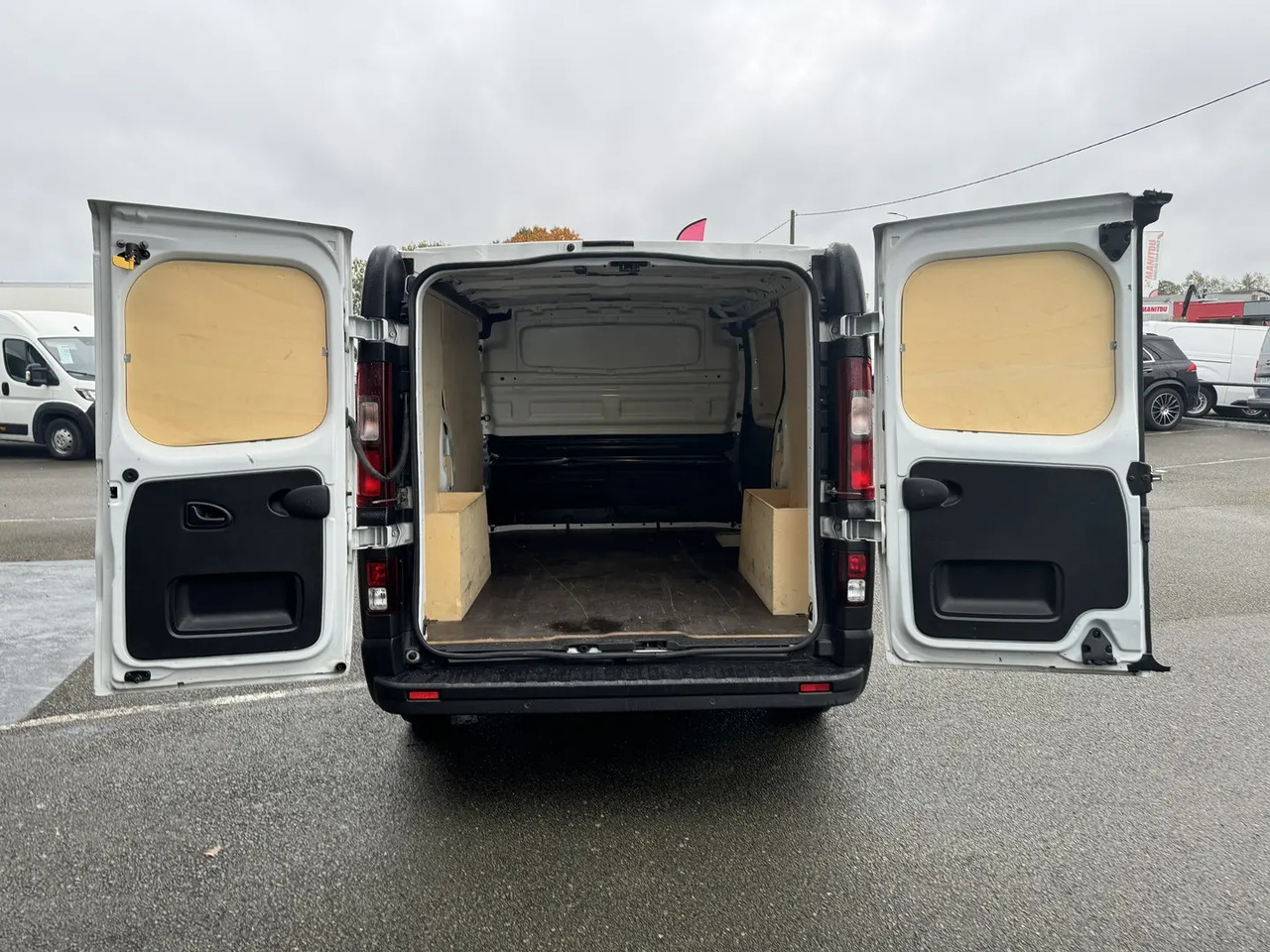 Renault Trafic L1H1 2T8 2.0 BLUE DCI 130CH GRAND CONFORT - فان: صورة 3 Renault Trafic L1H1 2T8 2.0 BLUE DCI 130CH GRAND CONFORT - فان: صورة 3