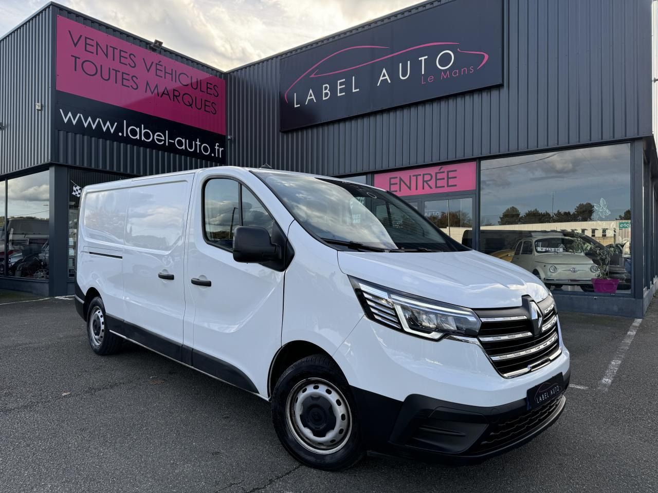 Renault Trafic L2H1 3000 Kg 2.0 Blue dCi - 130 III FOURGON Fourgon Grand Confort L2H1 PHASE 3 - فان: صورة 1 Renault Trafic L2H1 3000 Kg 2.0 Blue dCi - 130 III FOURGON Fourgon Grand Confort L2H1 PHASE 3 - فان: صورة 1