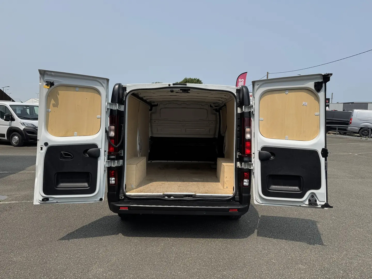 Renault Trafic L2H1 3T 2.0 BLUE DCI 130CH GRAND CONFORT - فان: صورة 2 Renault Trafic L2H1 3T 2.0 BLUE DCI 130CH GRAND CONFORT - فان: صورة 2