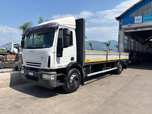 Eurocargo 180 cassone aperto 8.50 - شاحنات مسطحة: صورة 1 Eurocargo 180 cassone aperto 8.50 - شاحنات مسطحة: صورة 1